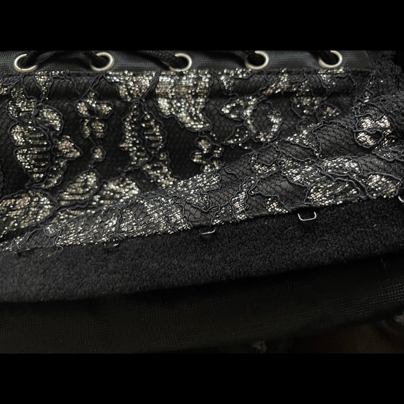 Black and silver sexy  bustier/corset with garters - Picture 14 of 14